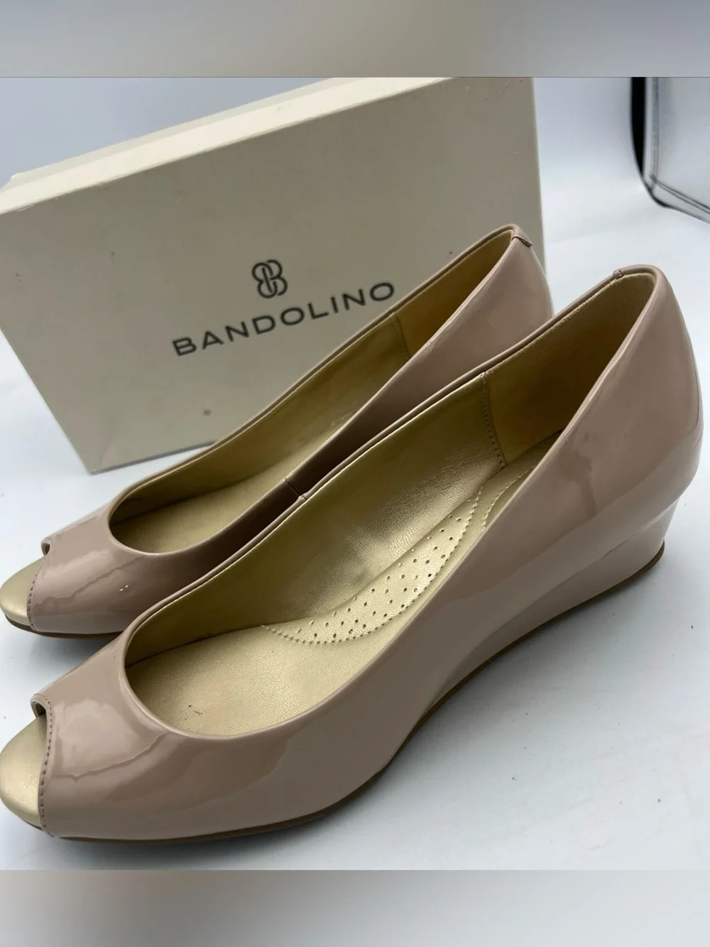 Bandolino Candra 3 Wedge Vegan Heel Peep Toe Women Shoes Size 8M, Taupe NEW